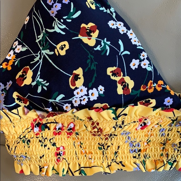 Anne Cole
Studio Smocked Triangle Top - Picture 8 of 9